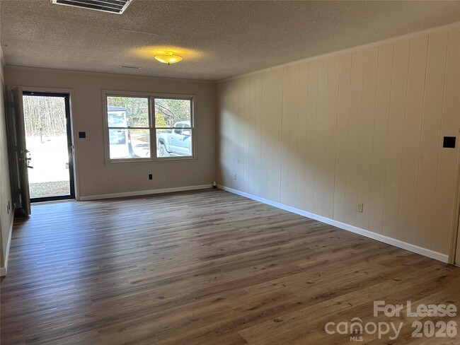 Foto del edificio - 220 Sunny Hill Dr