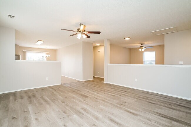 Foto del edificio - 2877 Creekbend Dr