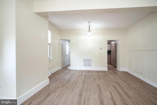 Building Photo - 19 E Millbrooke Ave