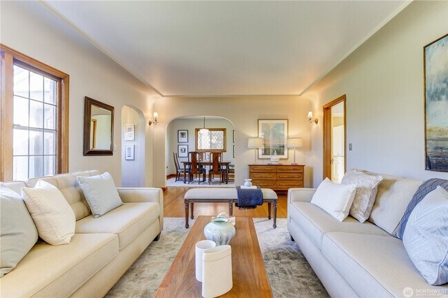 Building Photo - 4bd/2.5ba Seattle Home