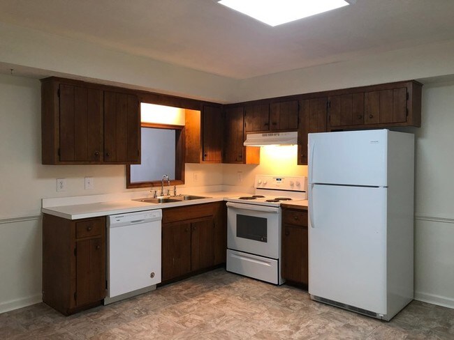 Building Photo - Updated 3 Bedroom - off Wards Ferry Road!