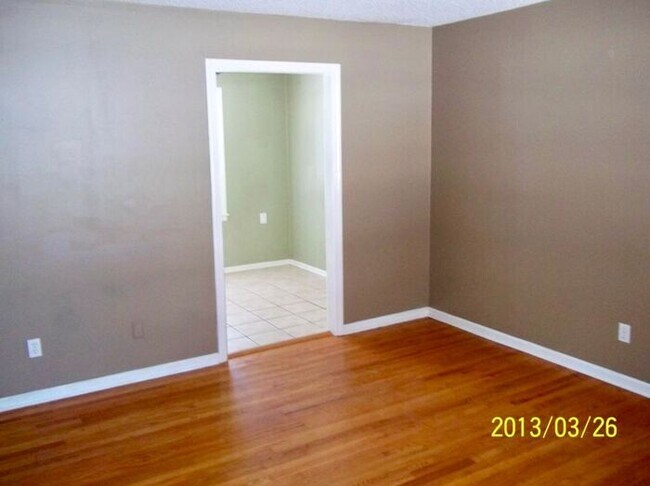 Foto del edificio - Darling 4 Bed 2 Bath Ranch in Olathe-Comin...