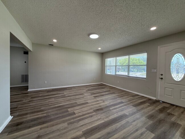 Foto del edificio - 6003 W Harwood Ave
