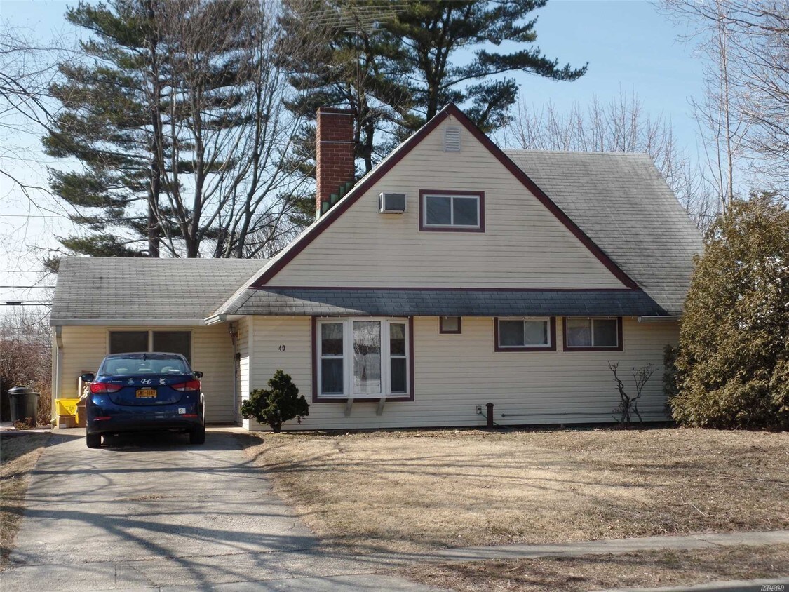 Primary Photo - 40 Grape Ln