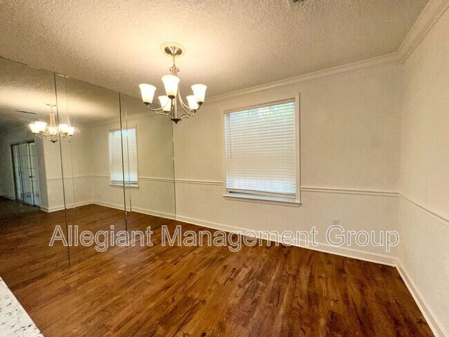 Building Photo - 3983 Versailles Dr