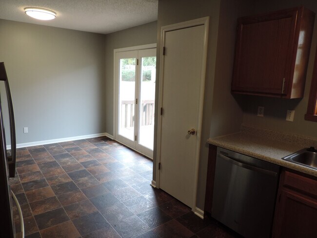 Foto del edificio - A Spacious 3 Bedroom Home in a Great Locat...