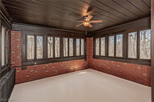 Foto del edificio - 285 Corning Dr