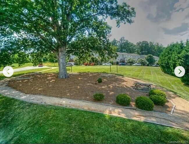 Building Photo - 107 Forest Ridge Rd