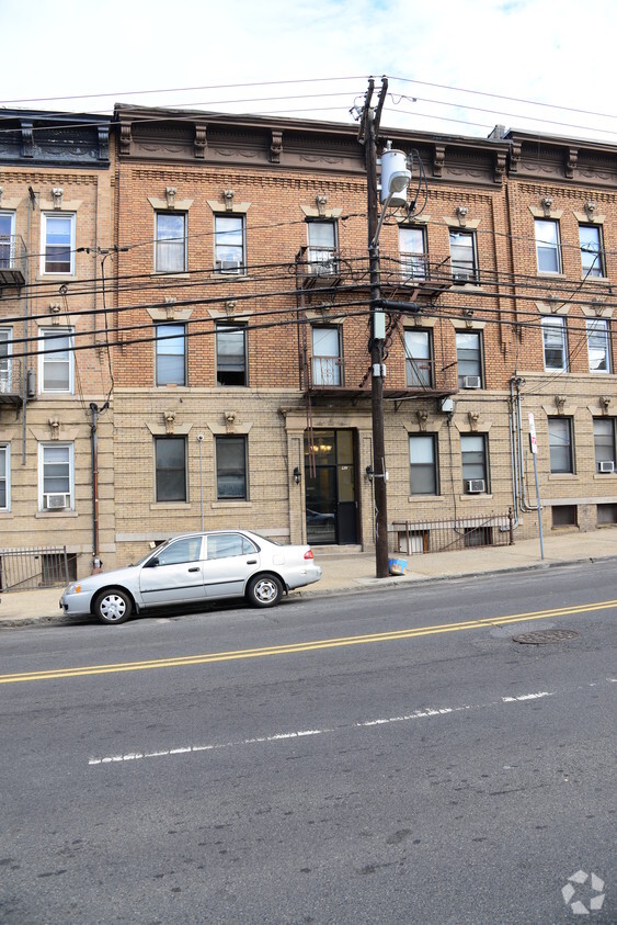 Building Photo - 42 Broadway