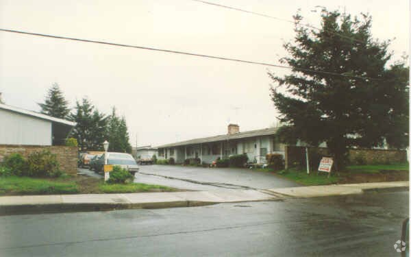 Primary Photo - 220-260 NE Liberty Ave
