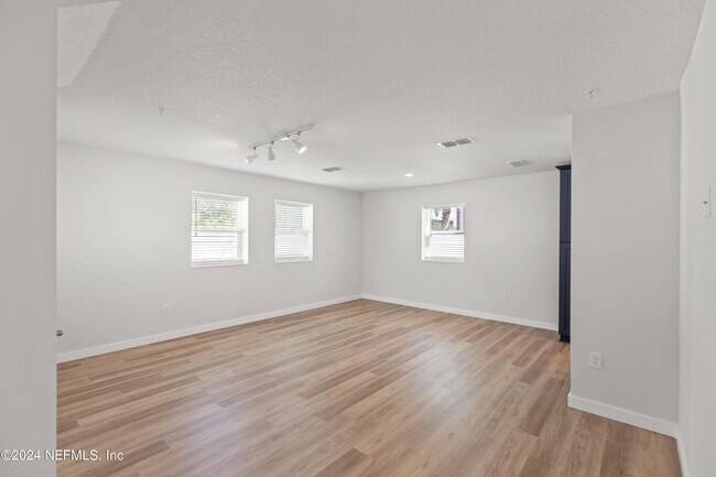 Building Photo - 223 19th St N