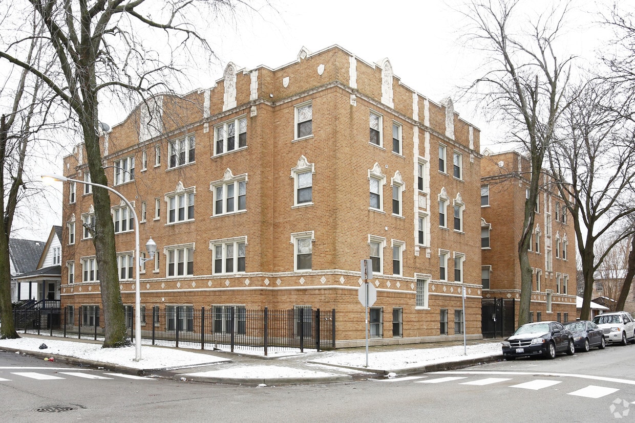 Building Photo - 917 E 78th St