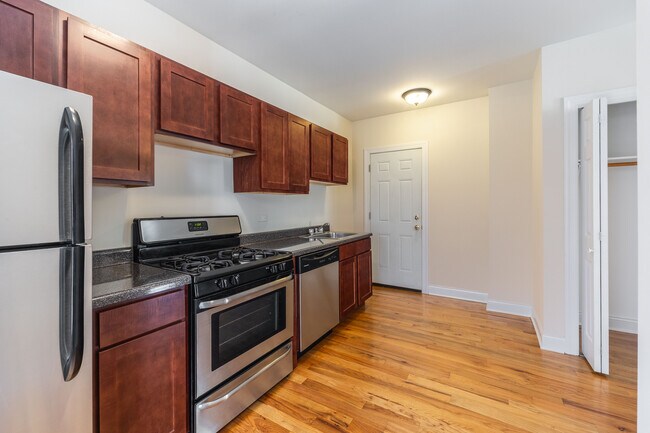 Building Photo - 951 W Cornelia Ave