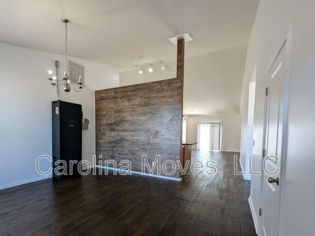 Building Photo - 124 Bascom Ct