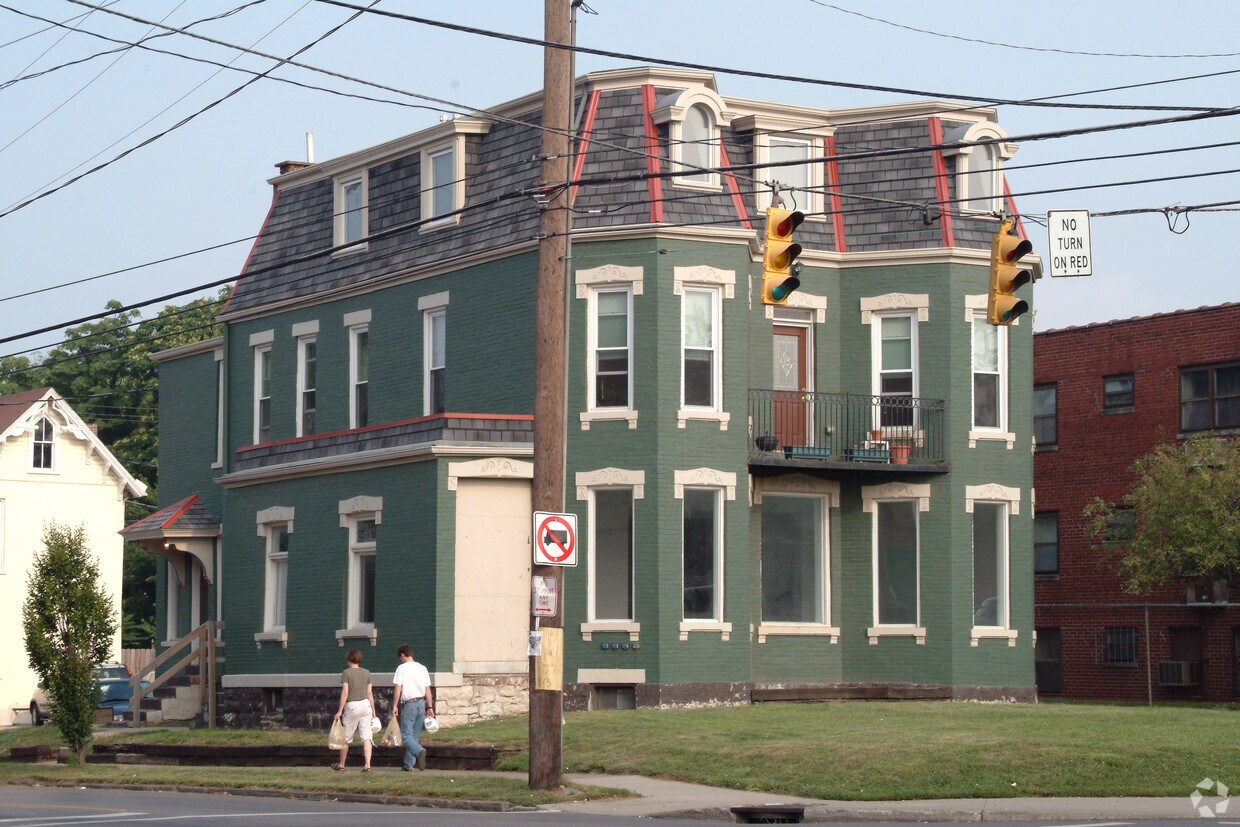 Building Photo - 1371 N High St