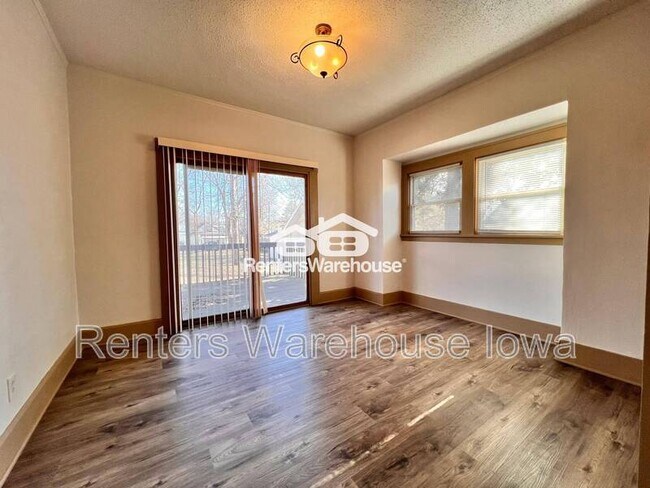 Building Photo - 111 E 14th Ct