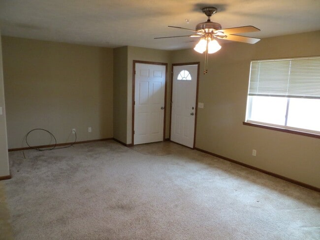 Building Photo - 2619 Laverna St