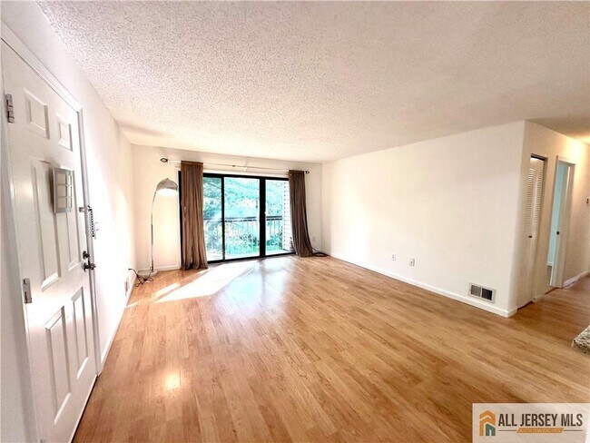 Building Photo - 437 Danbury Ln