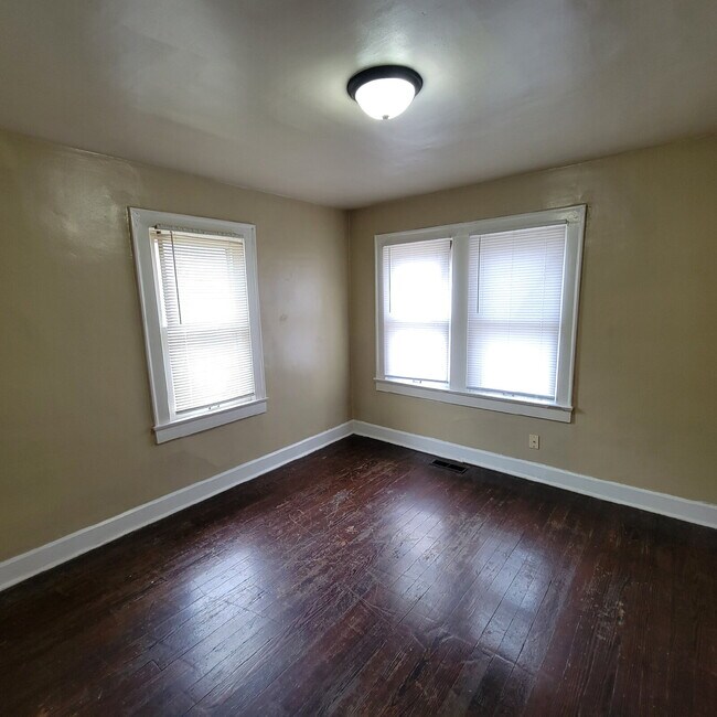 Foto del edificio - Near East 3BR/1BA House ready to LEASE!
