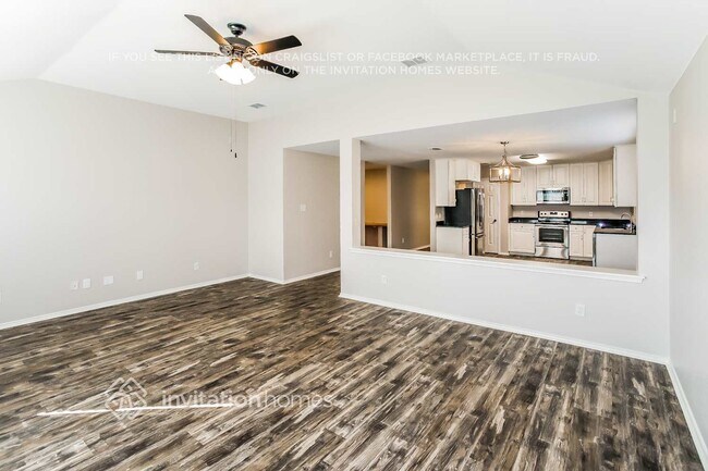 Foto del edificio - 250 Pine Crest Dr