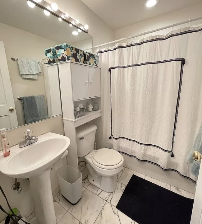 Photo - 3 bedroom in Chicago IL 60642 Apartment