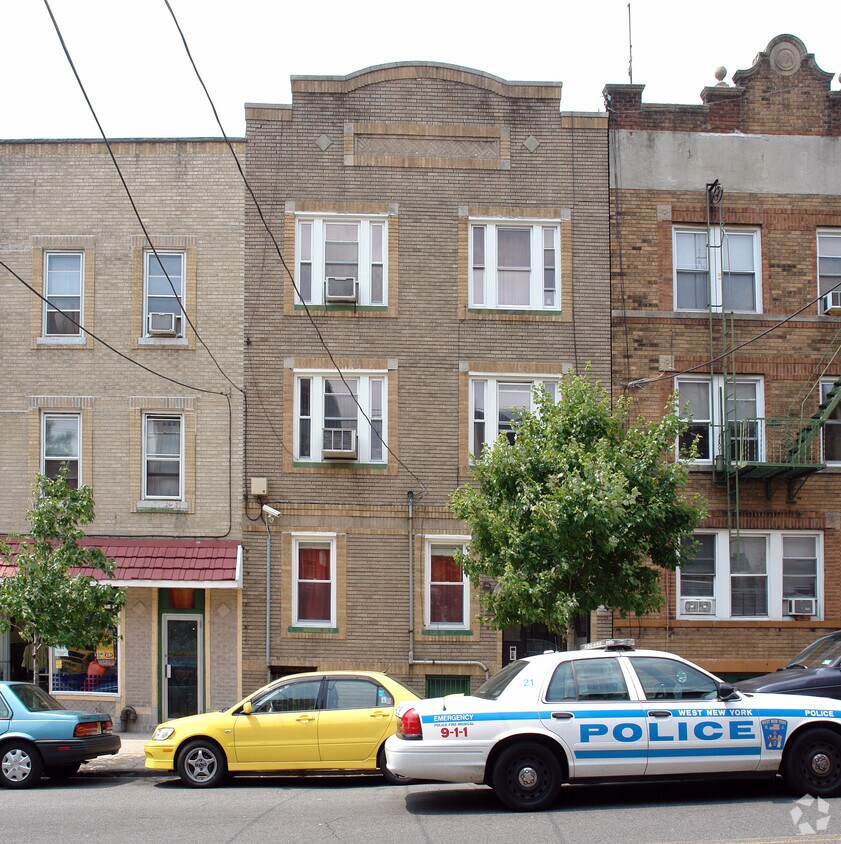 Building Photo - 6303 Broadway