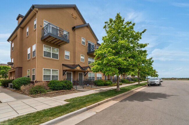 Building Photo - Amazing 2BR, 2BTH Townhouse, Great Locatio...