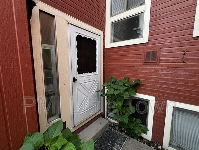 Building Photo - 2969 W Rowland Pl