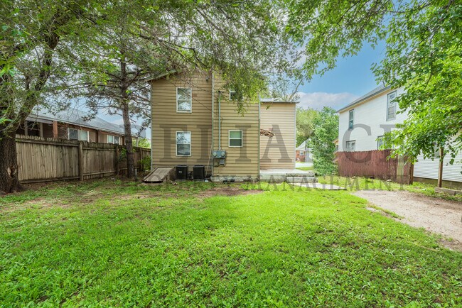 Building Photo - 2147 N Park Pl