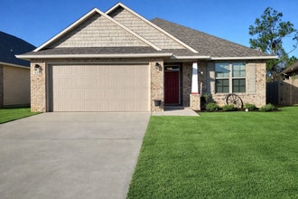 Building Photo - 820 Oak Aly