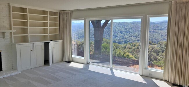 Building Photo - 180 Oak Springs Dr