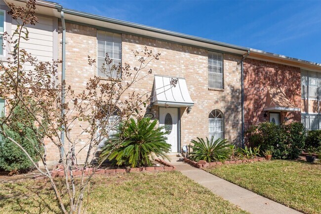 Building Photo - 14730 Perthshire Rd