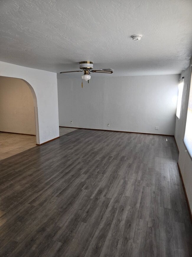 Foto del edificio - Single Story 3 Bedroom, 2 Bath in Phoenix