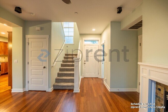 Building Photo - Unit