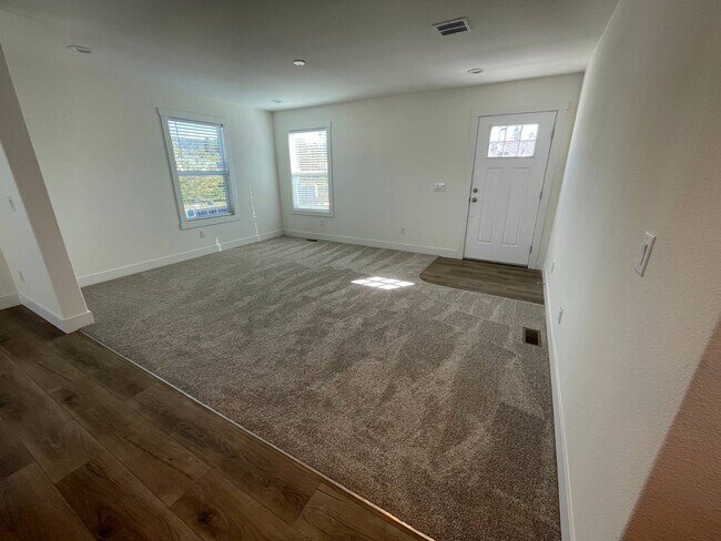 Foto del edificio - 6656 Pentz Rd