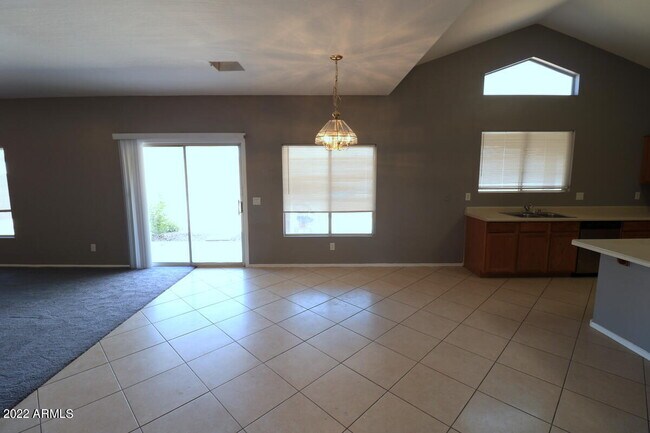 Foto del edificio - 10556 E Carmel Ave
