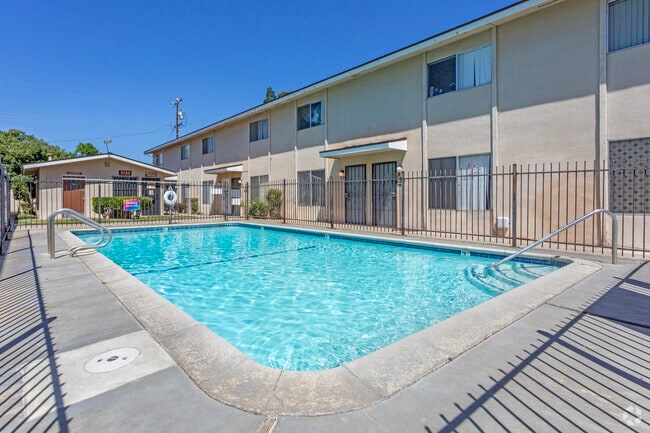 Building Photo - Sunset Gardens Townhomes