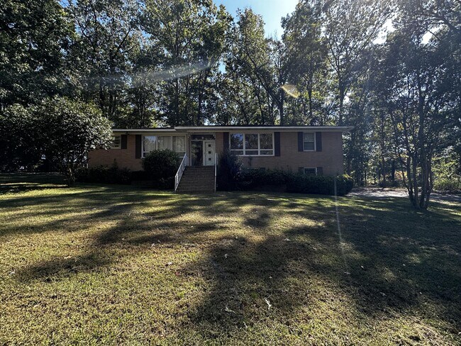Building Photo - 713 Fowler Rd