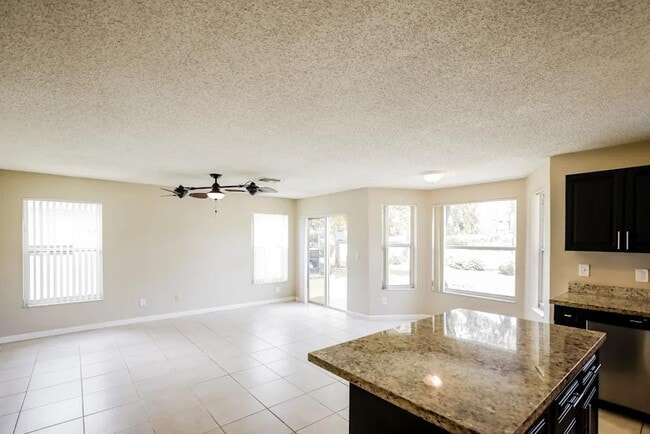 Foto del edificio - 18021 SW 12th Ct