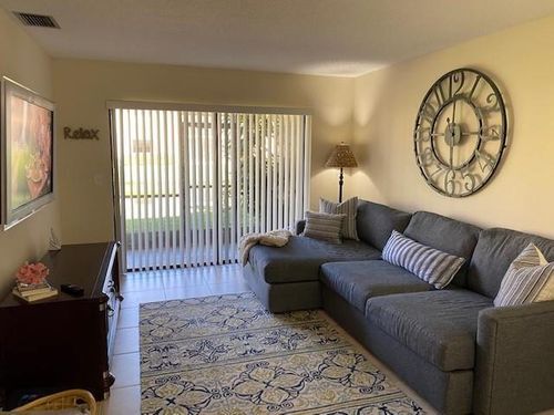 Building Photo - 445 Lakeview Dr