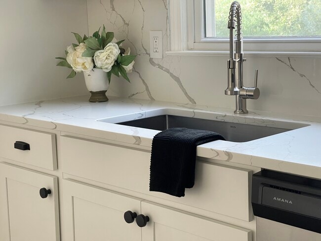 Foto del edificio - 717 Redwood Park