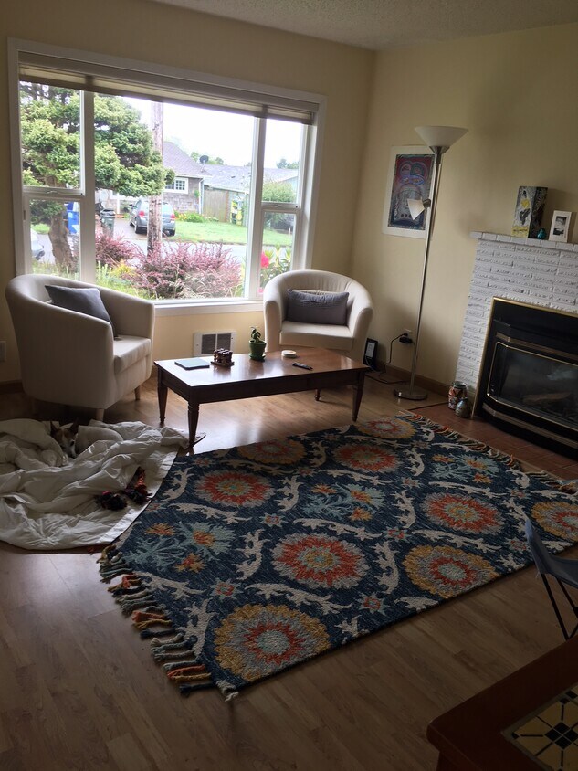 living room - 323 NE 7th St