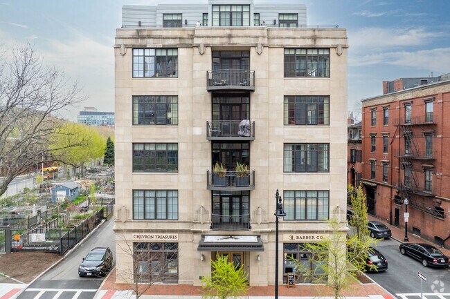 La 512-518 Tremont Street se encuentra en el extremo sur. - The Chevron
