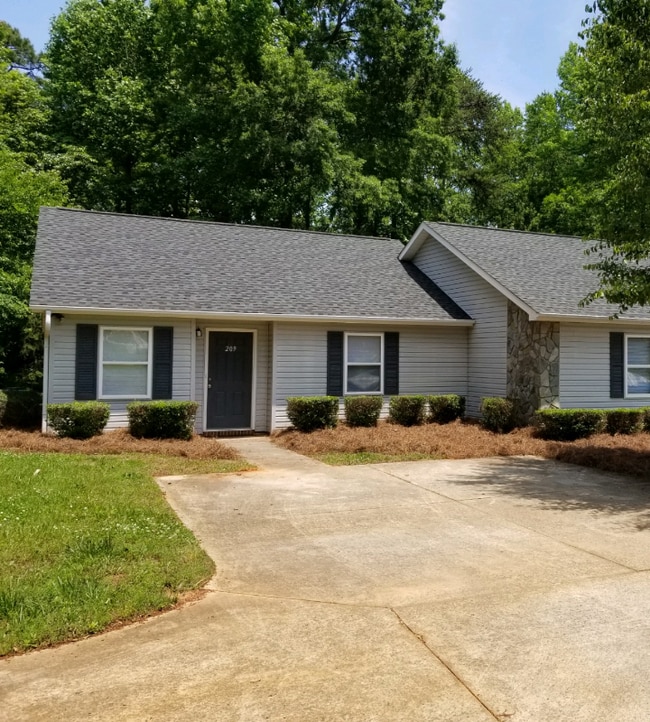 Building Photo - 211 Isle of Pines Rd