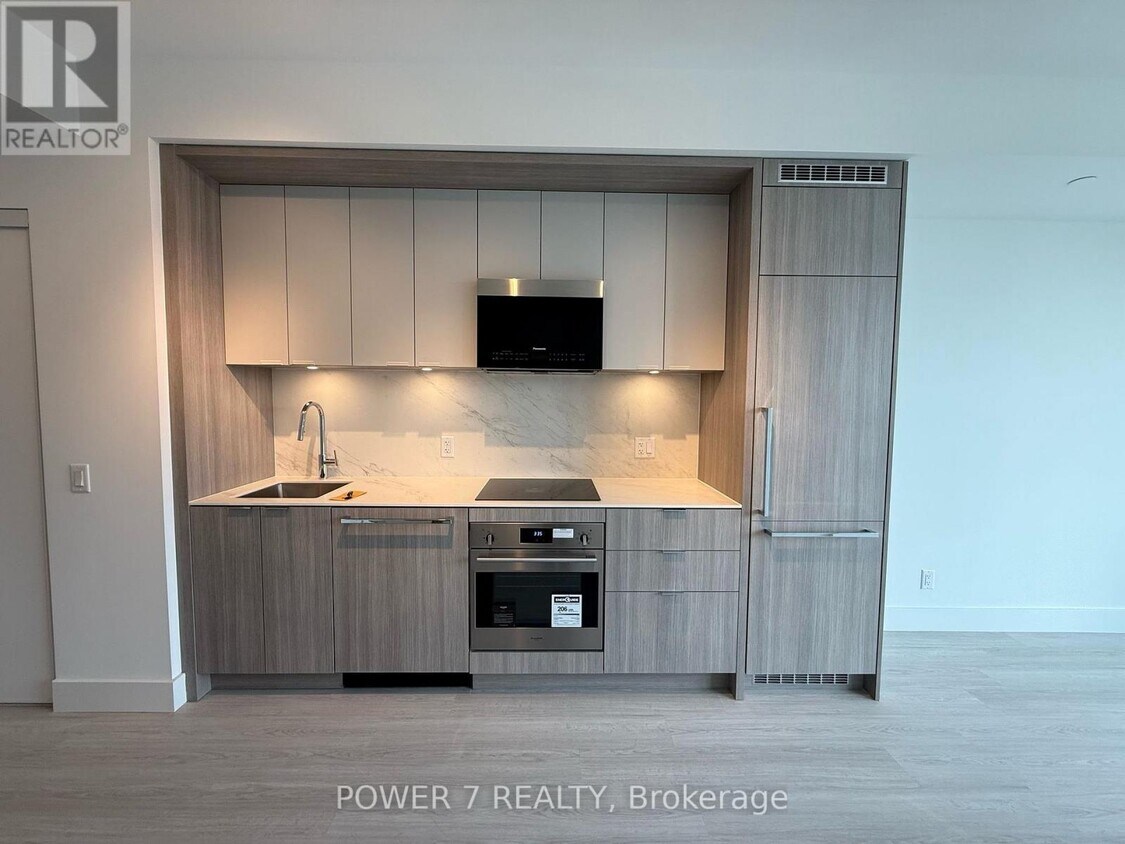 Photo principale - 6-816 Greenbriar Rd