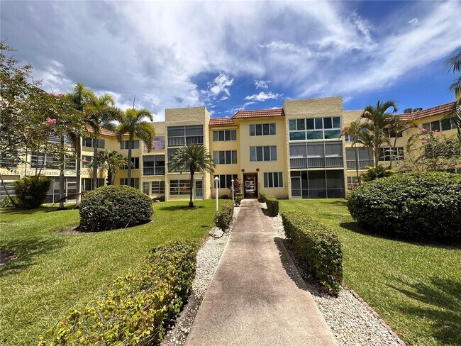 Building Photo - 6700 Royal Palm Blvd