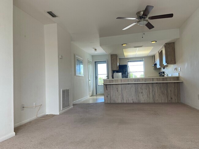 Living room - 4511 SE 6th Pl