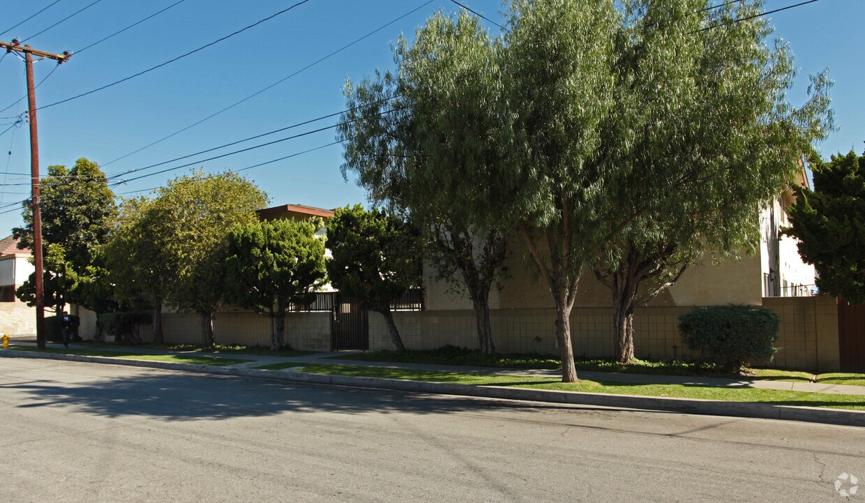 Primary Photo - 18410 Corby Ave