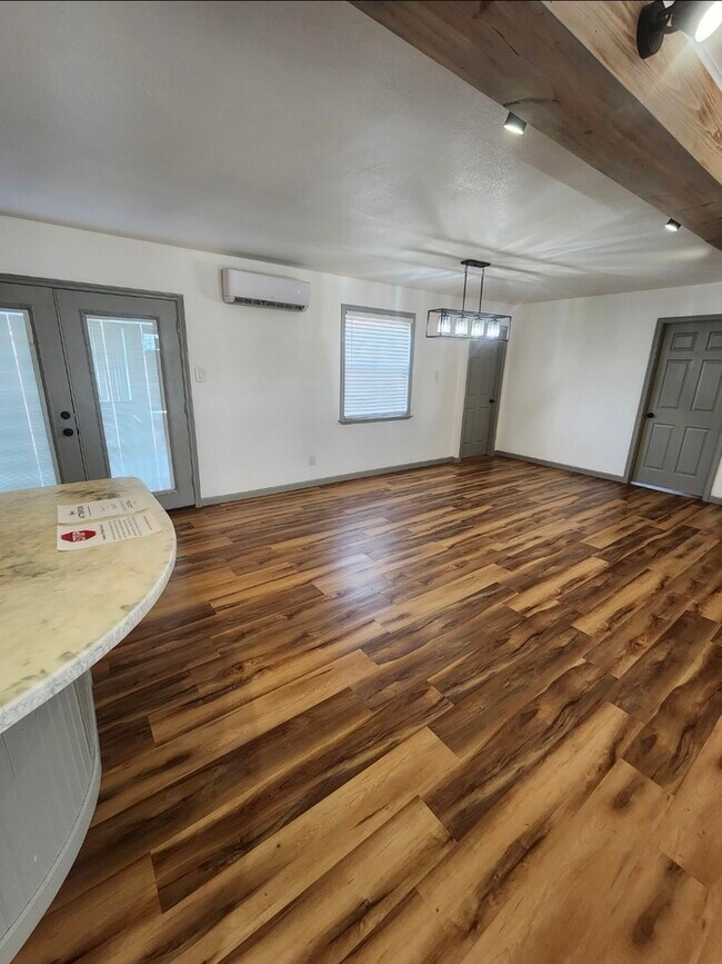 Foto del edificio - 4706 Bowie Dr