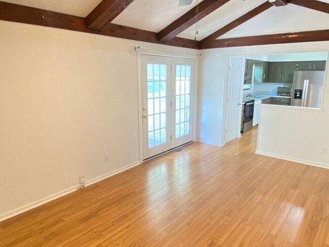 Foto del edificio - 613 Rahkewood Dr